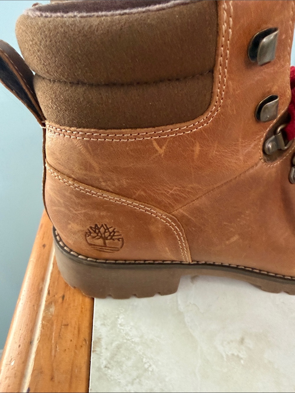 Timberland Tan Leather Boots with Red Laces - Picture 8 of 9
